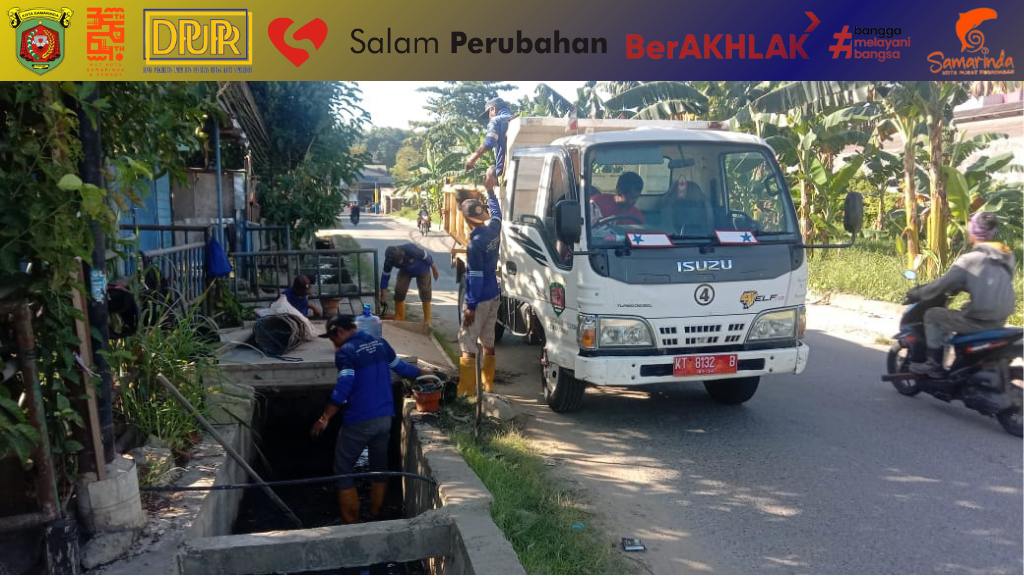 Pengerukan Sedimentasi Saluran Drainase Jalan Tridarma Gunung Kelua