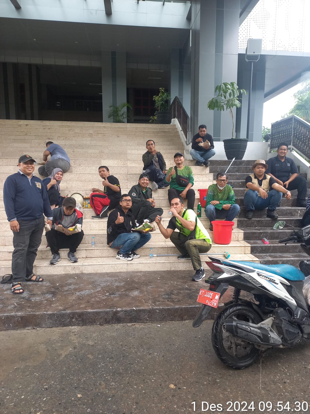 Kerja Bakti di Lingkungan Balaikota